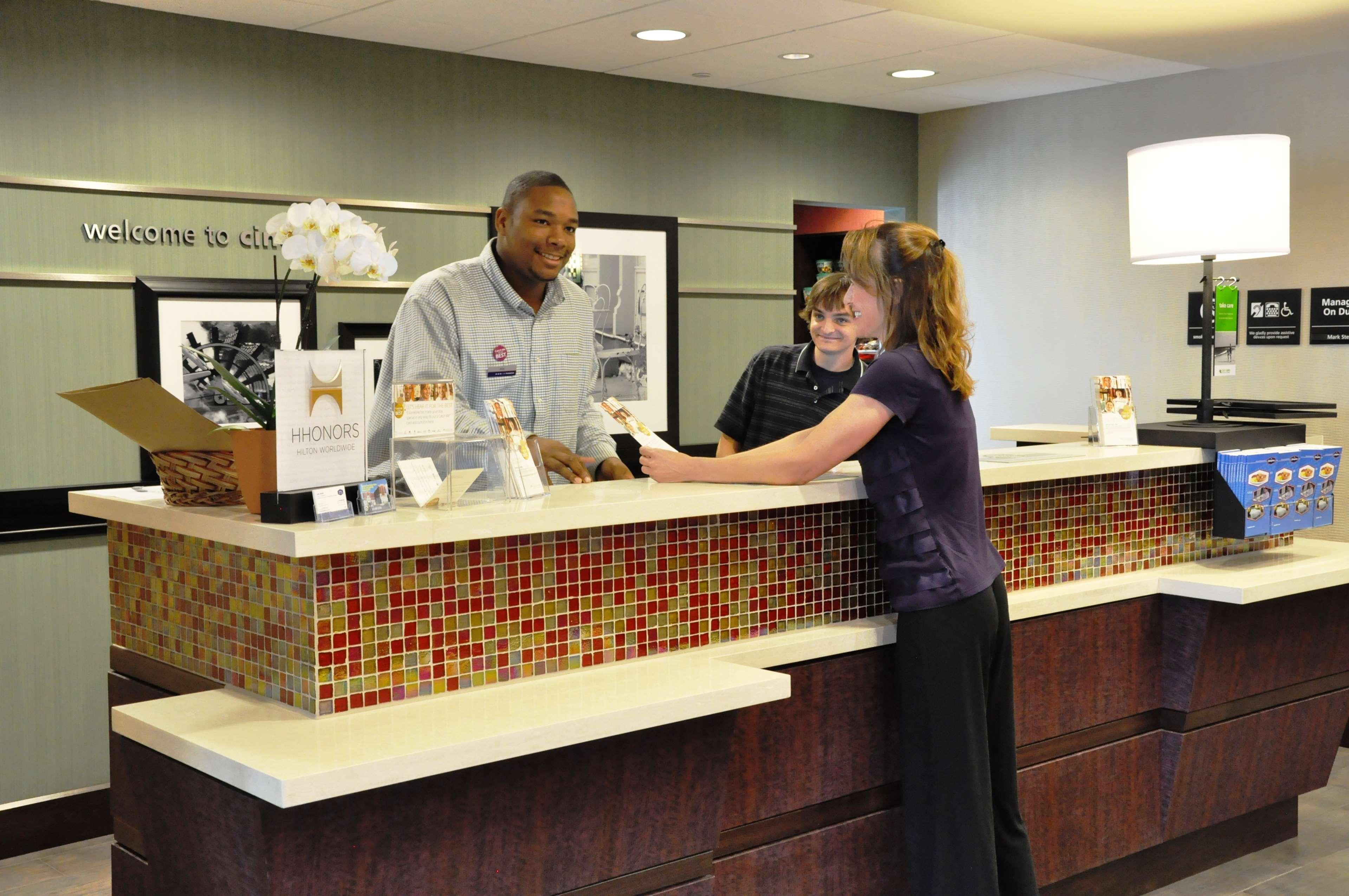 Hampton Inn & Suites Cincinnati / Uptown - University Area Interior foto